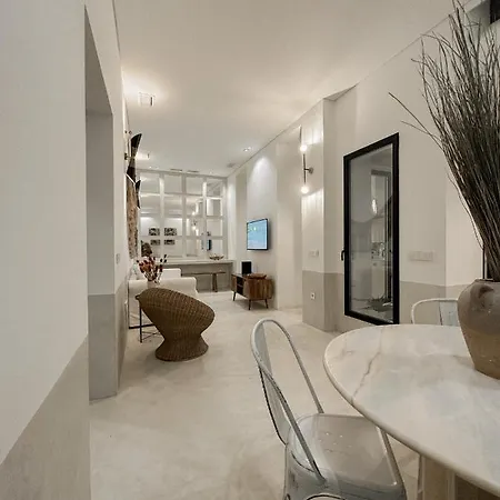 Casa Intre Аликанте
