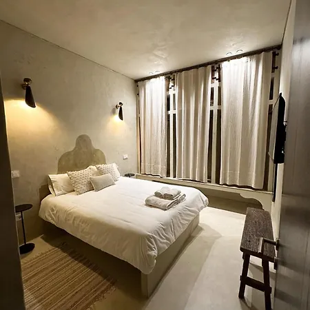 Casa Intre *